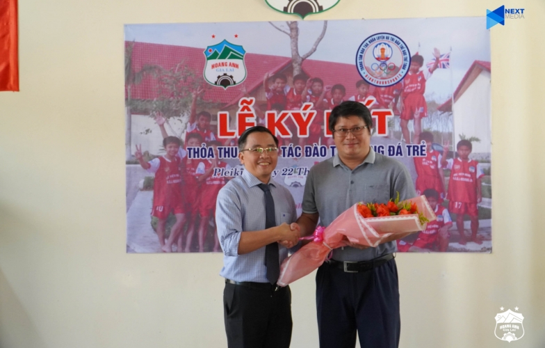 CLB HAGL chia tay 9 'đàn em Công Phượng'