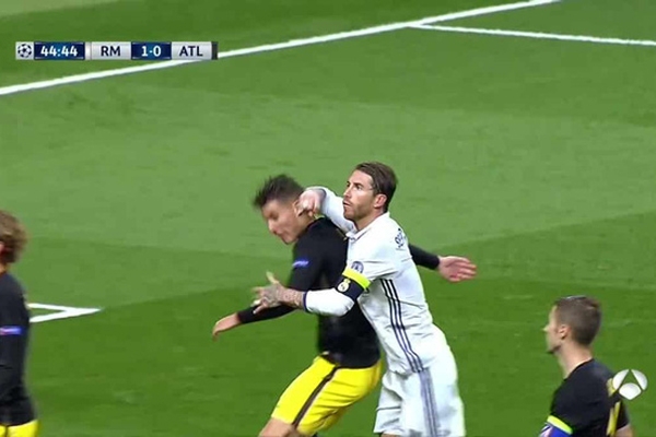 Giở thói côn đồ, Ramos nguy cơ lỡ chung kết Champions League