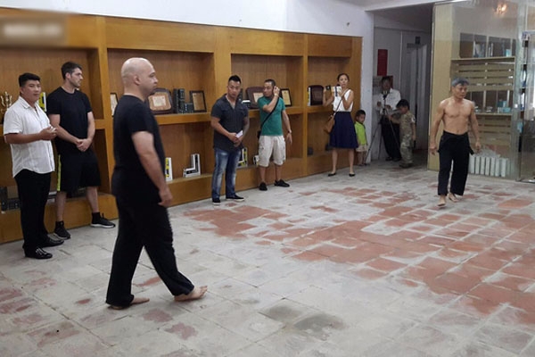 Võ sư Vịnh Xuân Canada đả bại cao thủ Karate Việt Nam
