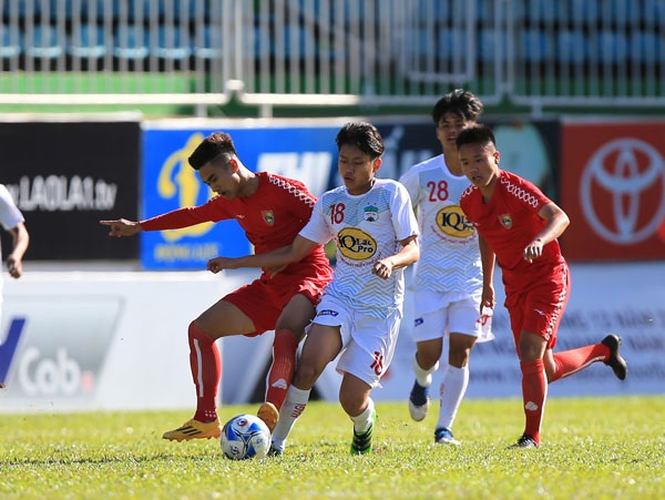 Thủ môn xuất thần, cứu rỗi U19 HAGL khỏi 2 pha đối mặt nguy hiểm