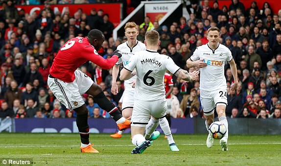 Sanchez và Lukaku phối hợp, MU mở tỷ số sớm 