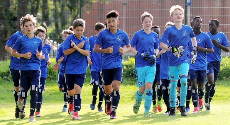 2 cầu thủ gốc Việt xuất hiện trong đội hình U15 Đức
