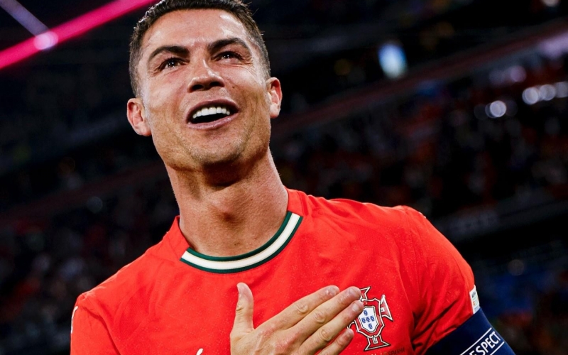 Vừa thiết lập kỷ lục mới, Ronaldo ngay lập tức đã bị chế nhạo