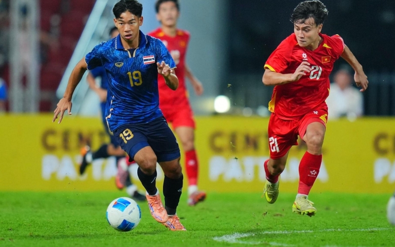 CĐV Malaysia sốc trước màn ngược dòng ngoạn mục của U22 Việt Nam