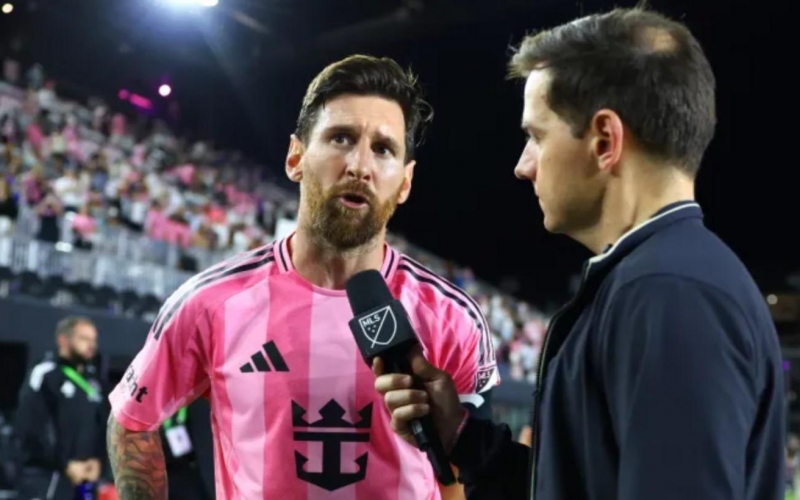 Messi nổi giận với trọng tài sau tình huống kỳ lạ