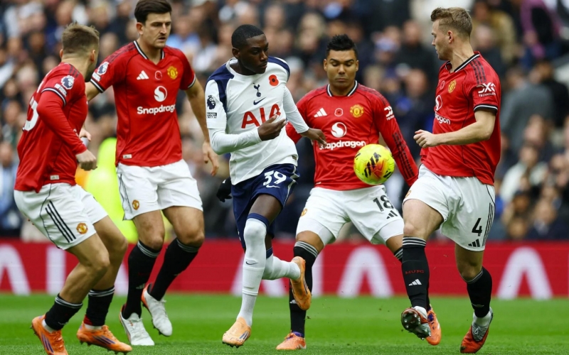 Trực tiếp Tottenham 0-1 MU: Mbeumo mở tỷ số