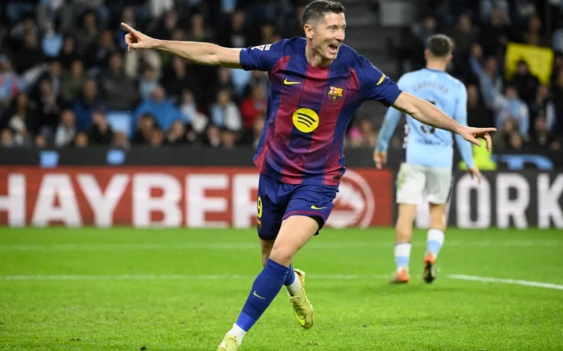 Lewandowski lập cú đúp, Barcelona hạ gục Celta Vigo đầy kịch tính