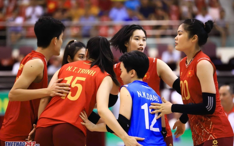 Bóng chuyền nữ Việt Nam ra quân chặng 2 SEA V.League 2025 suôn sẻ