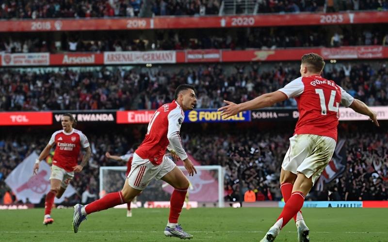 Vỡ òa phút cuối, Arsenal thoát thua hú vía trước Man City