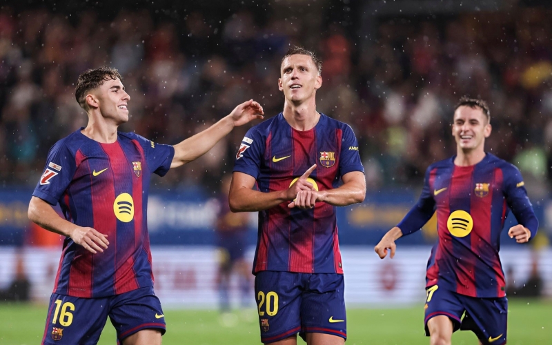 Barca thắng đậm, bám sát Real Madrid trong cuộc đua vô địch