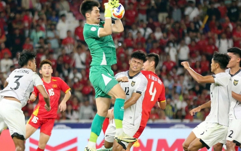 Người nhện 1m91 của U22 Việt Nam lập kỷ lục định giá 6 tỷ Đồng