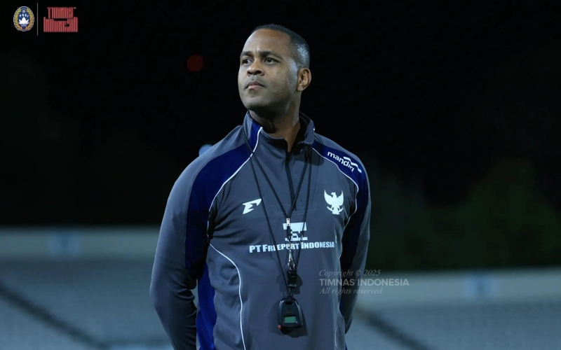 HLV Kluivert tràn đầy khí thế trước cuộc đối đầu Nhật Bản