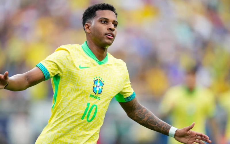 Rodrygo bị HLV Ancelotti loại khỏi tuyển Brazil