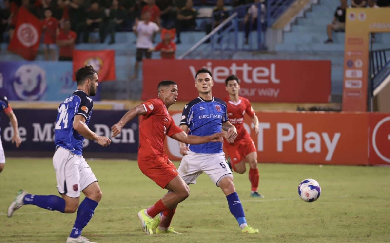 Trực tiếp Viettel 0-0 Becamex TPHCM: Chủ nhà tấn công