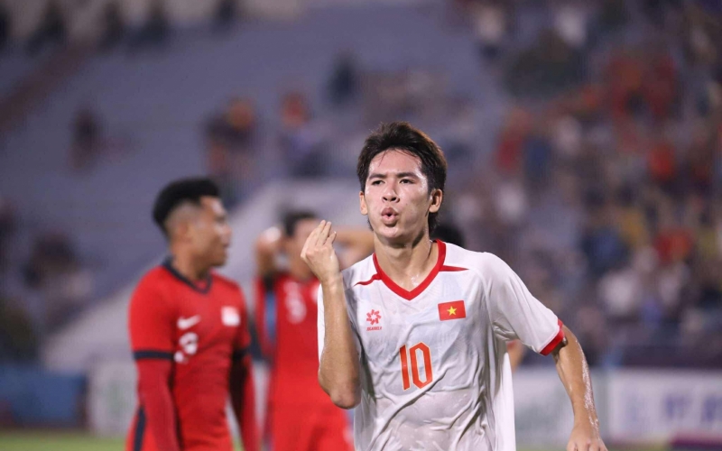 U23 Việt Nam thắng chật vật U23 Singapore