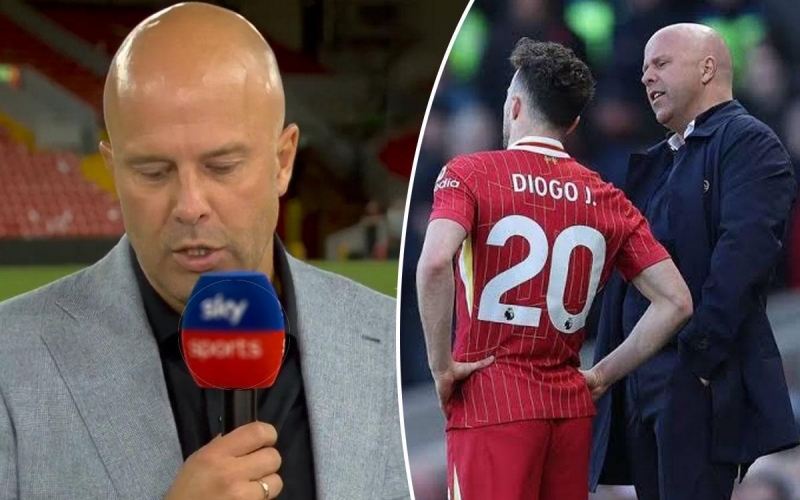 HLV Arne Slot: 'Tôi đã vô thức lướt tìm Diogo Jota để tung vào sân nhưng...'