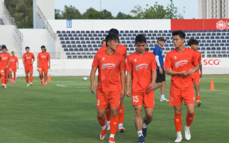 HLV Kim Sang Sik tiến hành loại 9 cầu thủ U23 Việt Nam