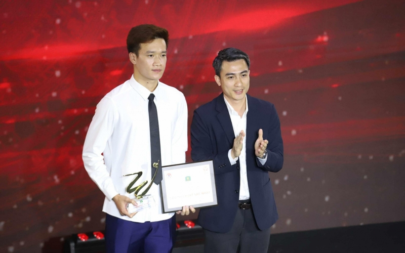 Alan và Hoàng Đức xuất sắc nhất mùa giải 2024/2025