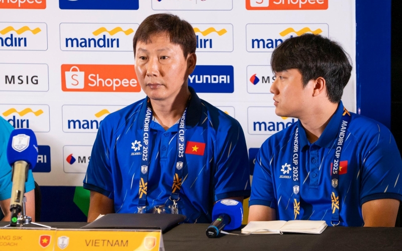 HLV Kim Sang Sik chỉ tên 2 đội đua vô địch với U23 Việt Nam
