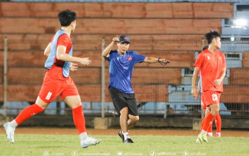 U23 Indonesia vào bán kết, HLV Kim Sang Sik lập tức hành động