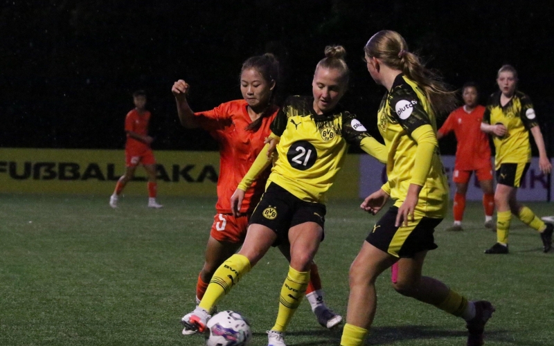 Đội Việt Nam bất ngờ thắng đậm Dortmund 6-2