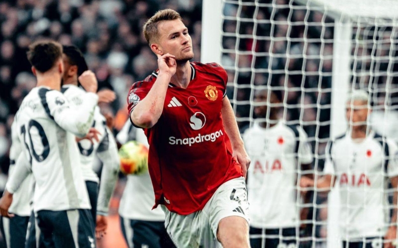 De Ligt: 'MU xứng đáng nhiều hơn một điểm trước Tottenham'
