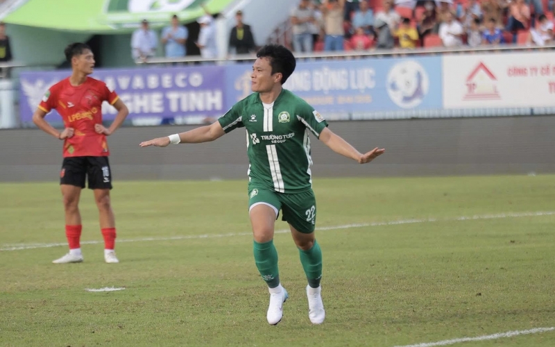 Trực tiếp Bình Phước 1-0 Long An: Phi Sơn mở tỉ số