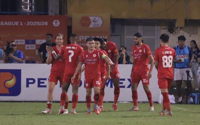 Trực tiếp CAHN 1-0 Hà Nội: Áp đảo hoàn toàn