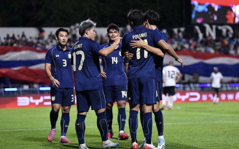 Bỏ lỡ liên tục, ĐT Thái Lan vẫn thắng 3-0 Fiji