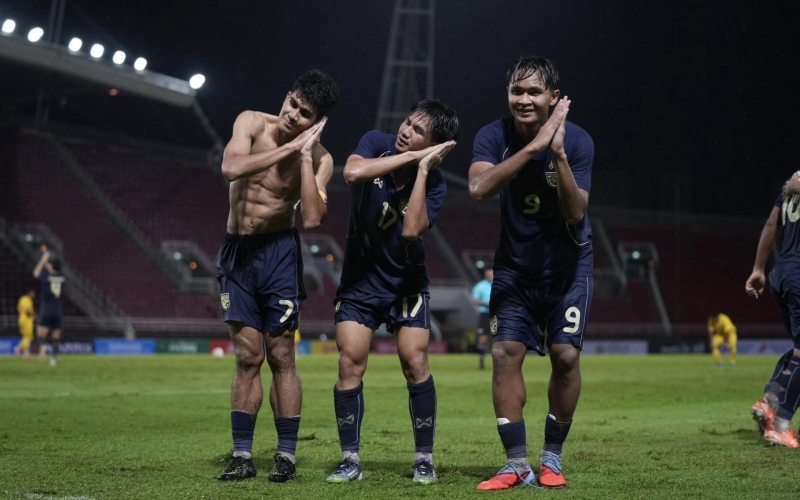 Thắng 'điên rồ' Malaysia, U23 Thái Lan có vé dự VCK U23 châu Á 2026