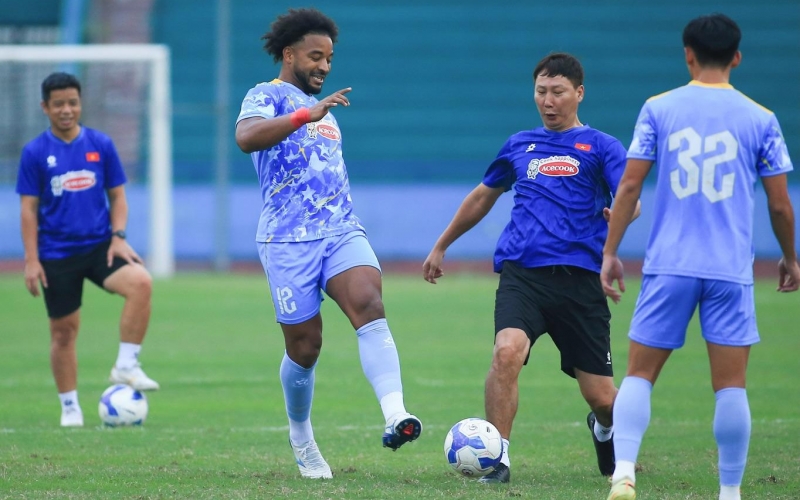 ĐT Việt Nam vắng 1 loạt cầu thủ ở buổi tập đầu tiên