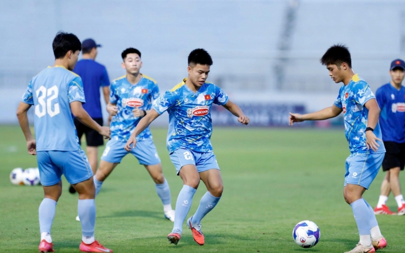 Dàn cầu thủ U22 Việt Nam nỗ lực cạnh tranh suất thi đấu ở SEA Games 33
