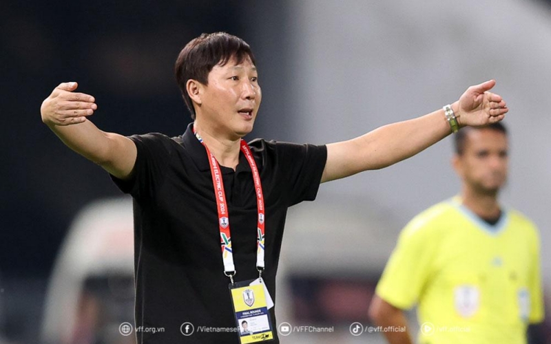 HLV Kim Sang Sik khiến cả Đông Nam Á ngả mũ vì thống kê khó tin