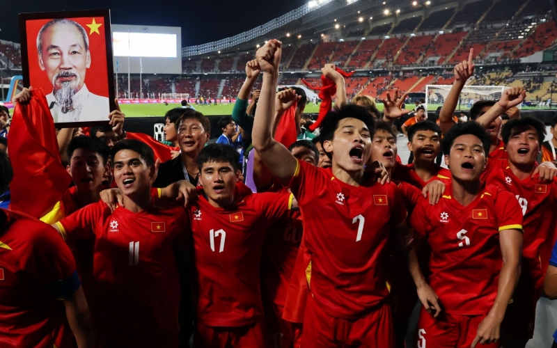 Dàn sao ĐTQG đồng loạt chúc mừng U22 Việt Nam giành HCV SEA Games