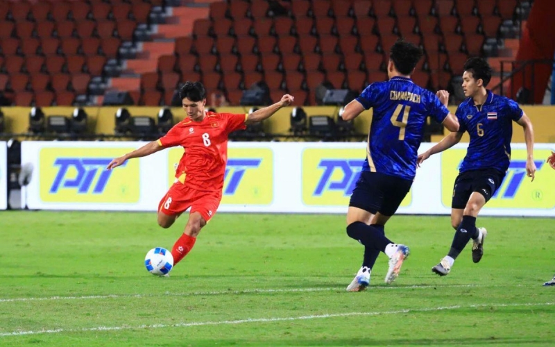 CĐV Đông Nam Á bùng nổ khi U22 Việt Nam ngược dòng hạ Thái Lan