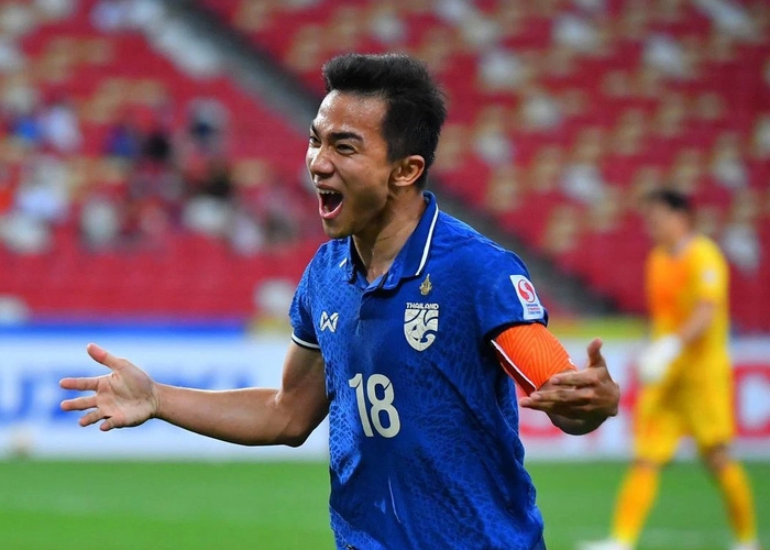 'Messi Thái Lan' làm điều đặc biệt với đàn em sau thất bại trước Việt Nam