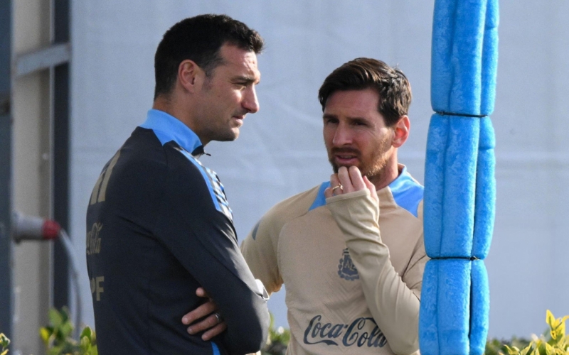HLV tuyển Argentina đặt 'nghi vấn' về Messi