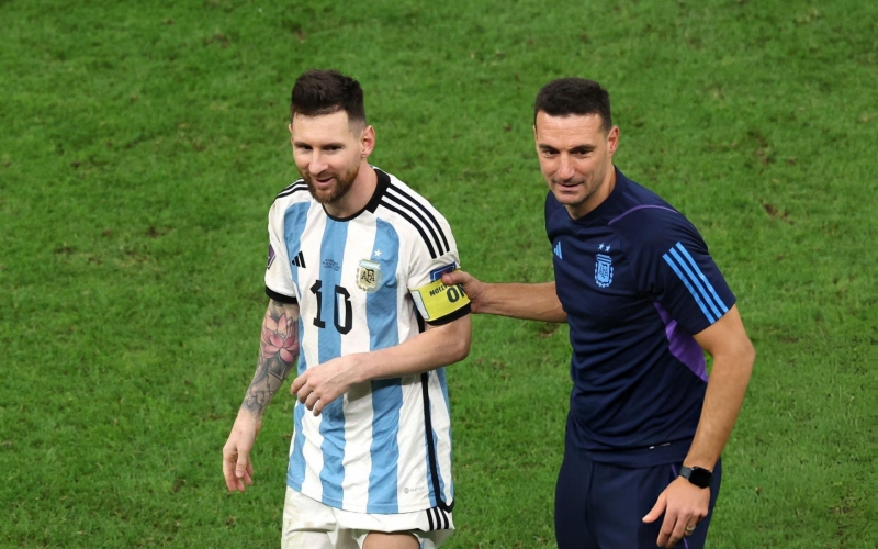 HLV Argentina báo tin không thể vui hơn về Messi, tự tin chơi sòng phẳng với Bồ Đào Nha