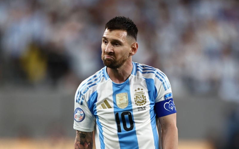 FIFA báo tin không vui tới Messi