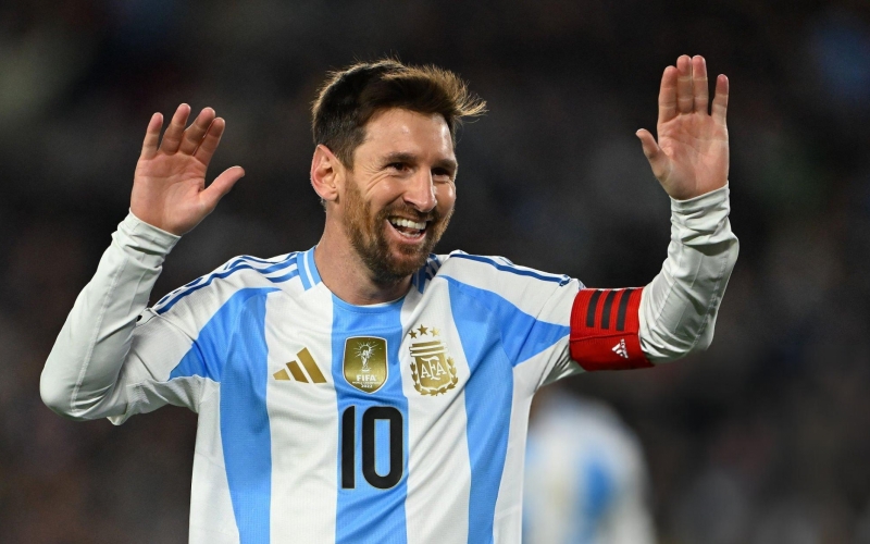 Messi nhận 'điểm 10' ở trận cuối tại Argentina