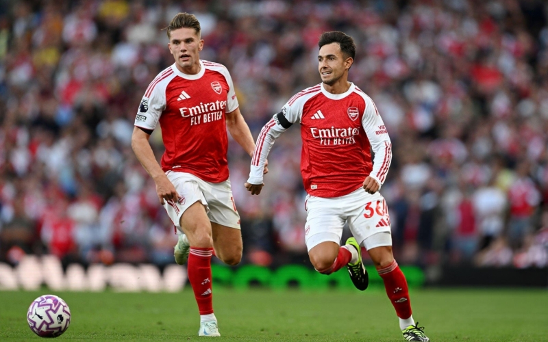Bộ đôi tân binh tỏa sáng, Arsenal chiếm ngôi đầu Ngoại hạng Anh