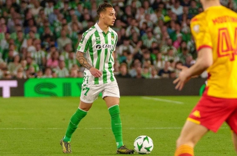 Thắng thuyết phục, Real Betis đặt một chân vào bán kết cúp C3