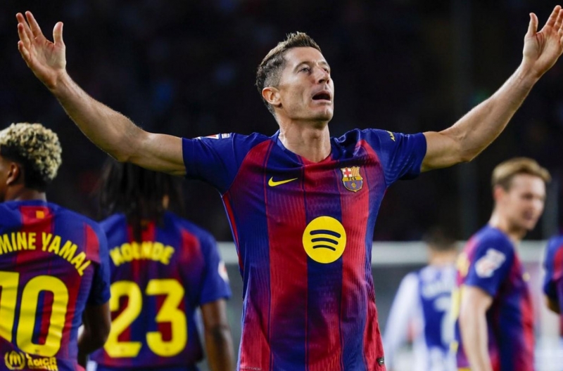Lewandowski đi vào lịch sử Barcelona