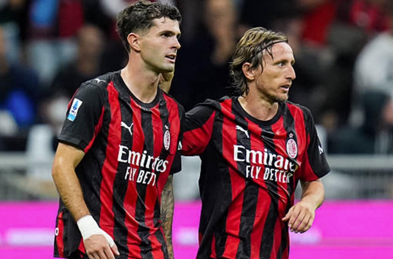 Juventus thoát hiểm ngoạn mục, AC Milan mất ngôi đầu vì Pulisic