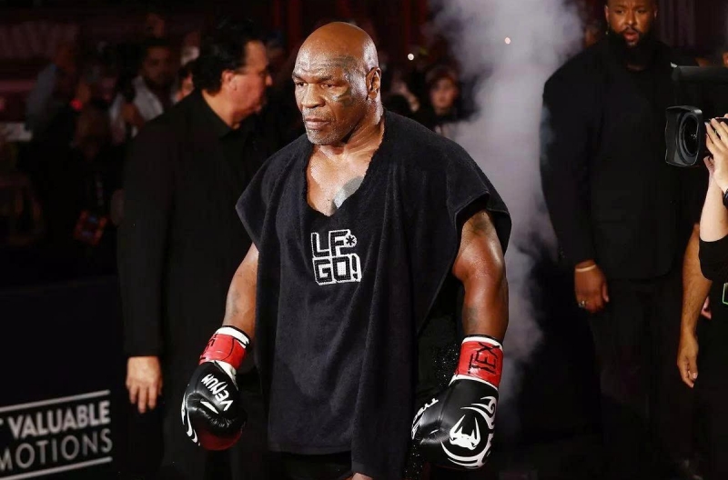 Mike Tyson tiết lộ lí do lên sàn ở tuổi 60