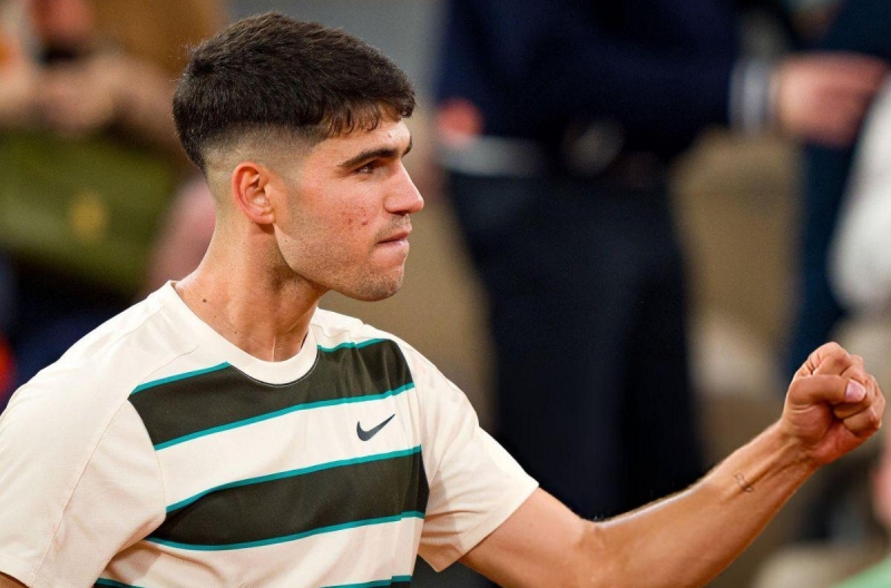 Trình làng tóc mới, Alcaraz thắng đậm ở vòng 2 Roland Garros 2025
