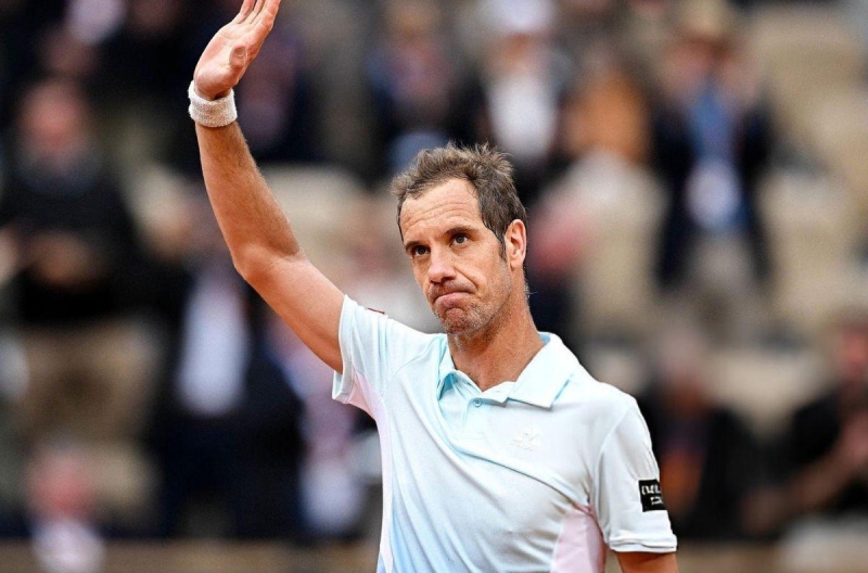 Đụng Sinner ở Roland Garros 2025, biểu tượng trái một tay thế giới nói lời tạm biệt