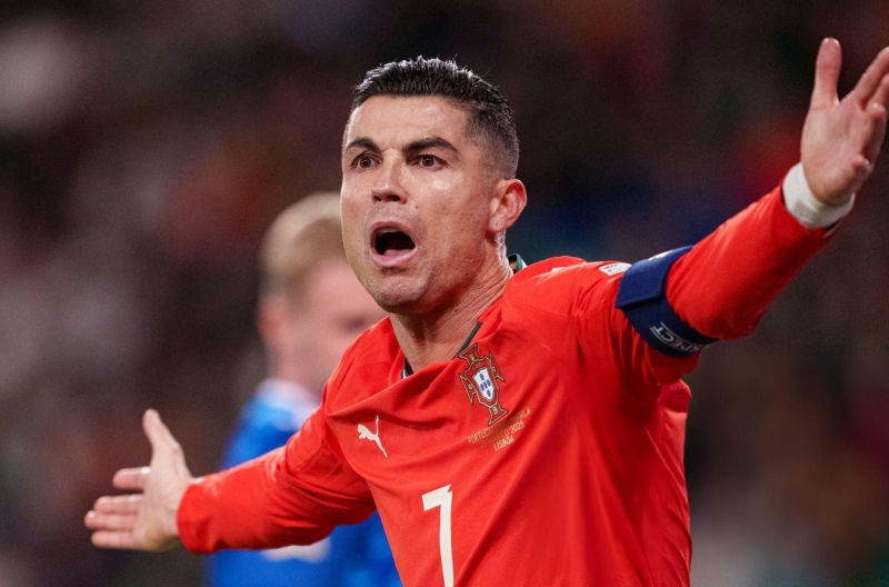 Ronaldo tức giận, buông lời chỉ trích thẳng mặt 1 nhà báo