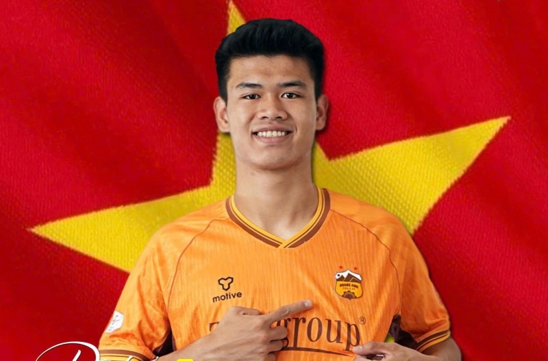 Trung vệ cao 1m90 toả sáng rực rỡ sát ngày hội quân U23 Việt Nam