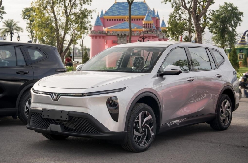 VinFast Limo Green tăng gấp đôi doanh số trong tháng 10, gây áp lực lên Mitsubishi Xpander